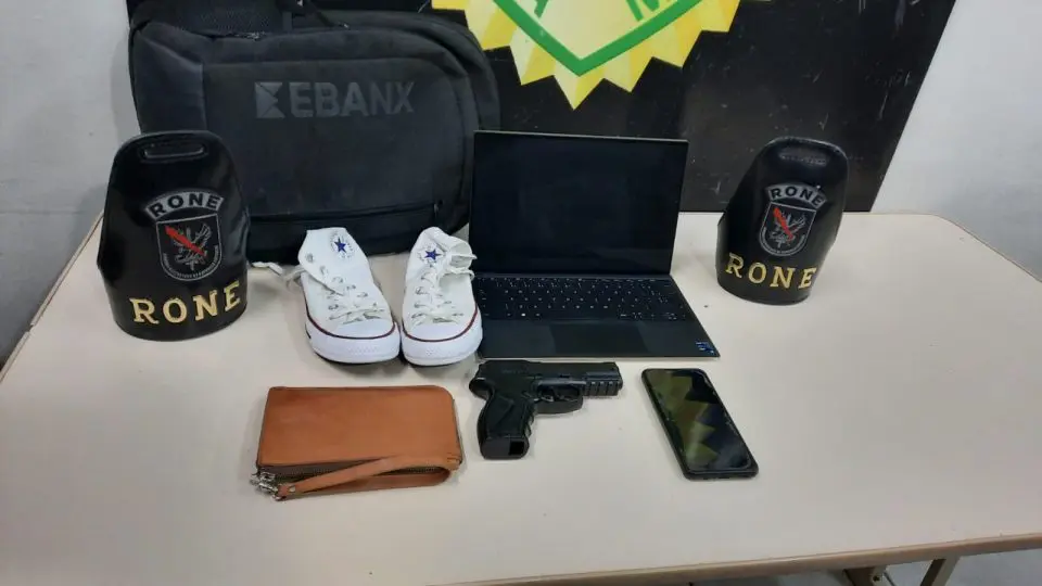 Suspeito é preso após roubar celular e notebook de casal que voltava do mercado no Centro de Curitiba